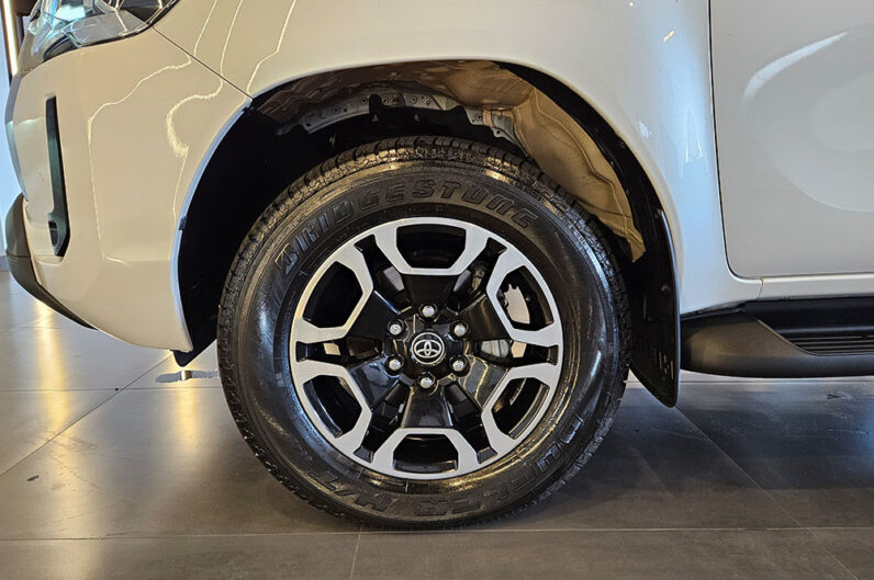 TOYOTA HILUX 2.8 D-4D TURBO DIESEL CD SRX 4X4 AUTOMÁTICO 2024