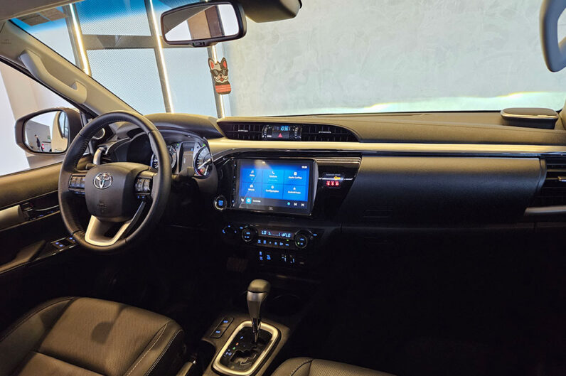 TOYOTA HILUX 2.8 D-4D TURBO DIESEL CD SRX 4X4 AUTOMÁTICO 2024