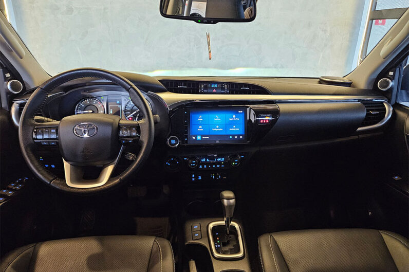 TOYOTA HILUX 2.8 D-4D TURBO DIESEL CD SRX 4X4 AUTOMÁTICO 2024