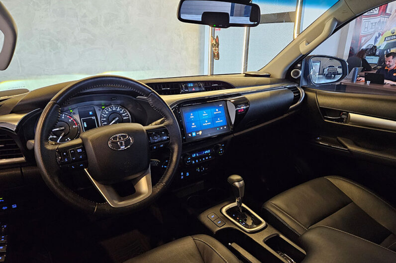 TOYOTA HILUX 2.8 D-4D TURBO DIESEL CD SRX 4X4 AUTOMÁTICO 2024