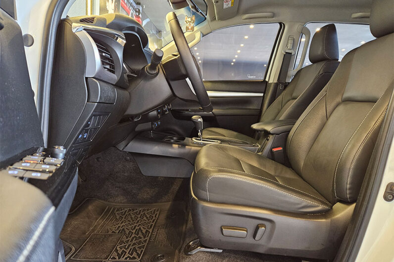 TOYOTA HILUX 2.8 D-4D TURBO DIESEL CD SRX 4X4 AUTOMÁTICO 2024