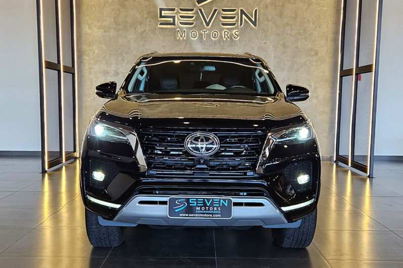 TOYOTA HILUX SW4 2.8 D-4D TURBO DIESEL SRX 7L 4X4 AUTOMÁTICO 2022