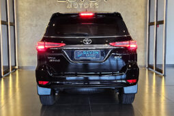 TOYOTA HILUX SW4 2.8 D-4D TURBO DIESEL SRX 7L 4X4 AUTOMÁTICO 2022