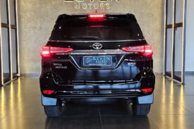 TOYOTA HILUX SW4 2.8 D-4D TURBO DIESEL SRX 7L 4X4 AUTOMÁTICO 2022