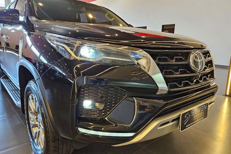 TOYOTA HILUX SW4 2.8 D-4D TURBO DIESEL SRX 7L 4X4 AUTOMÁTICO 2022