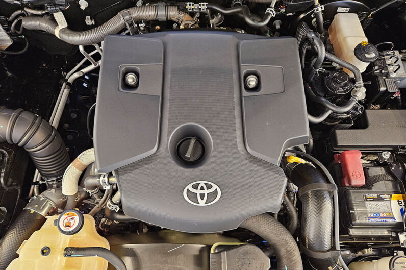 TOYOTA HILUX SW4 2.8 D-4D TURBO DIESEL SRX 7L 4X4 AUTOMÁTICO 2022