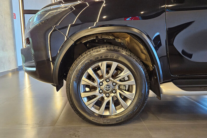 TOYOTA HILUX SW4 2.8 D-4D TURBO DIESEL SRX 7L 4X4 AUTOMÁTICO 2022