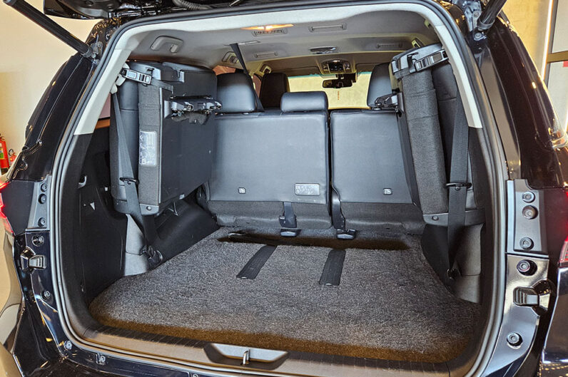 TOYOTA HILUX SW4 2.8 D-4D TURBO DIESEL SRX 7L 4X4 AUTOMÁTICO 2022