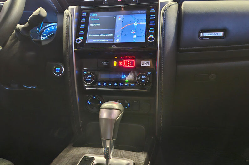 TOYOTA HILUX SW4 2.8 D-4D TURBO DIESEL SRX 7L 4X4 AUTOMÁTICO 2022