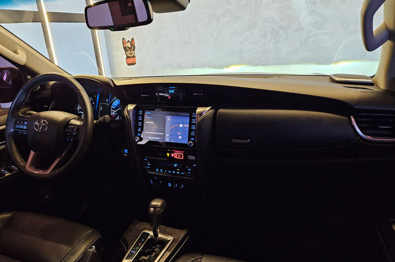 TOYOTA HILUX SW4 2.8 D-4D TURBO DIESEL SRX 7L 4X4 AUTOMÁTICO 2022