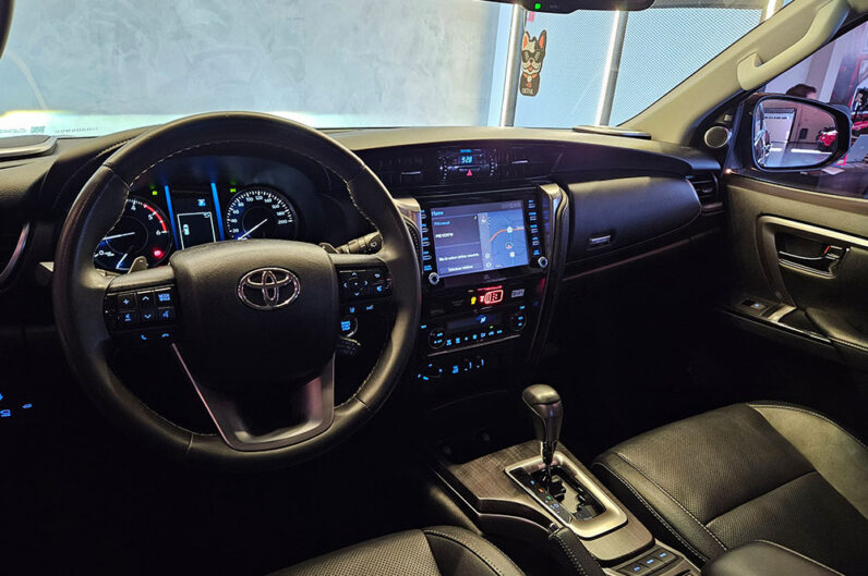 TOYOTA HILUX SW4 2.8 D-4D TURBO DIESEL SRX 7L 4X4 AUTOMÁTICO 2022
