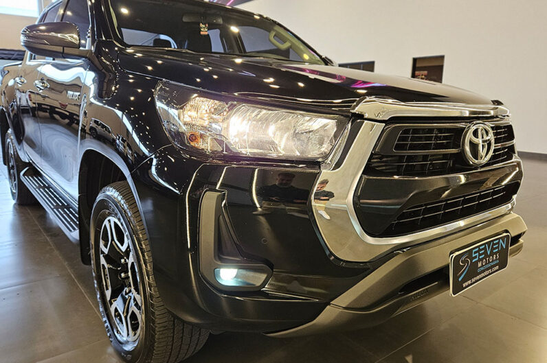 TOYOTA HILUX 2.8 D-4D TURBO DIESEL CD SRV 4X4 AUTOMÁTICO 2022