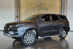 TOYOTA HILUX SW4 2.8 D-4D TURBO DIESEL SRX 7L 4X4 AUTOMÁTICO