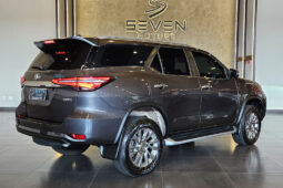 TOYOTA HILUX SW4 2.8 D-4D TURBO DIESEL SRX 7L 4X4 AUTOMÁTICO