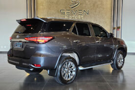TOYOTA HILUX SW4 2.8 D-4D TURBO DIESEL SRX 7L 4X4 AUTOMÁTICO