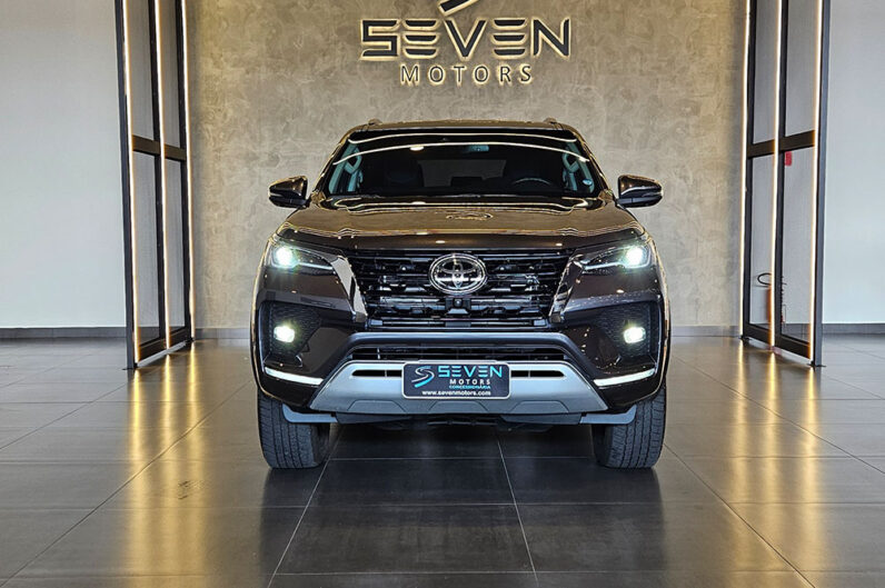 TOYOTA HILUX SW4 2.8 D-4D TURBO DIESEL SRX 7L 4X4 AUTOMÁTICO