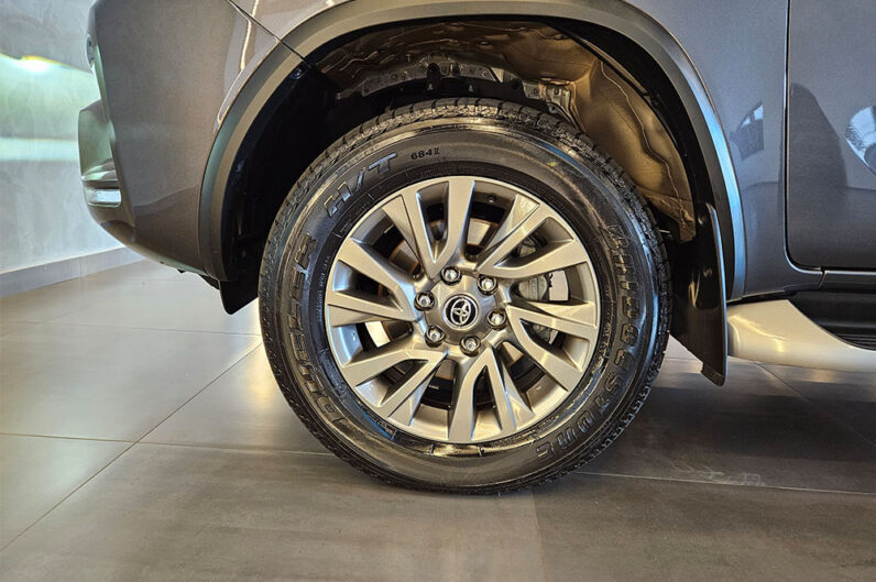 TOYOTA HILUX SW4 2.8 D-4D TURBO DIESEL SRX 7L 4X4 AUTOMÁTICO