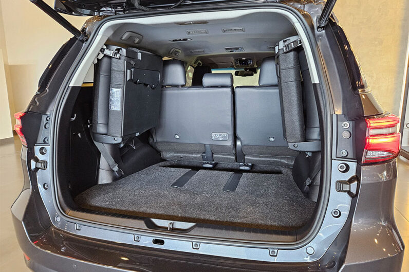 TOYOTA HILUX SW4 2.8 D-4D TURBO DIESEL SRX 7L 4X4 AUTOMÁTICO