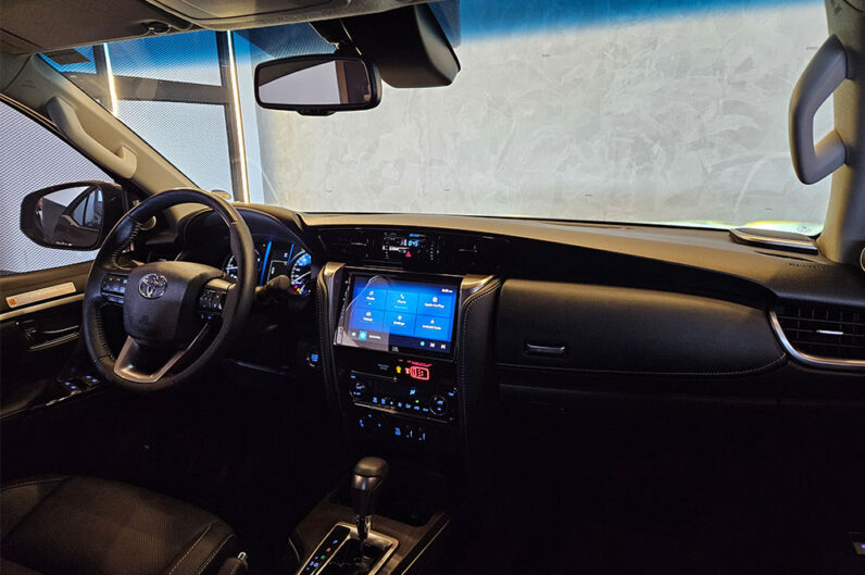 TOYOTA HILUX SW4 2.8 D-4D TURBO DIESEL SRX 7L 4X4 AUTOMÁTICO