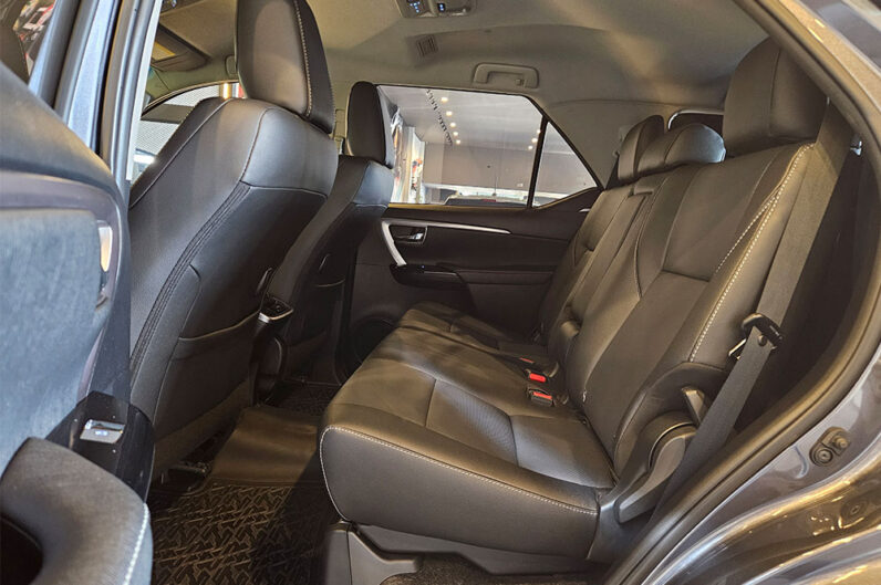 TOYOTA HILUX SW4 2.8 D-4D TURBO DIESEL SRX 7L 4X4 AUTOMÁTICO