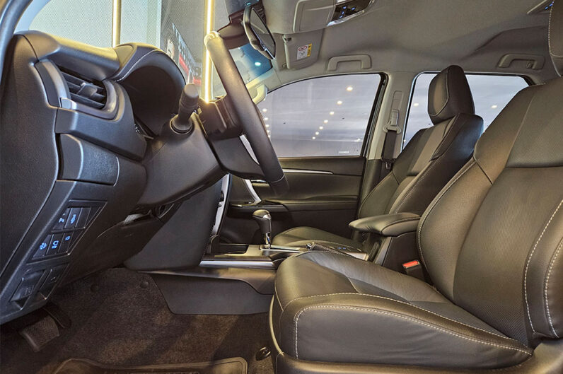 TOYOTA HILUX SW4 2.8 D-4D TURBO DIESEL SRX 7L 4X4 AUTOMÁTICO