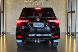 TOYOTA HILUX SW4 2.8 D-4D TURBO DIESEL SRX PLATINUM 7L 4X4 AUTOMÁTICO