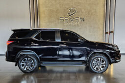 TOYOTA HILUX SW4 2.8 D-4D TURBO DIESEL SRX PLATINUM 7L 4X4 AUTOMÁTICO
