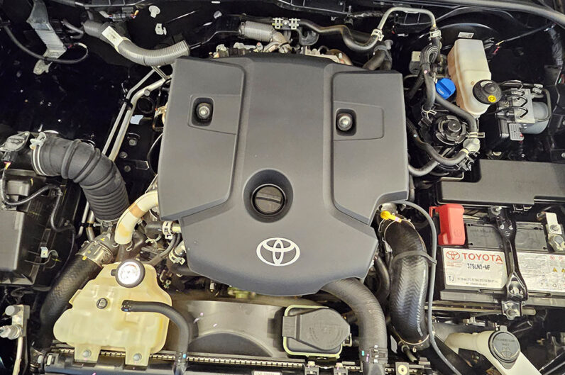 TOYOTA HILUX SW4 2.8 D-4D TURBO DIESEL SRX PLATINUM 7L 4X4 AUTOMÁTICO