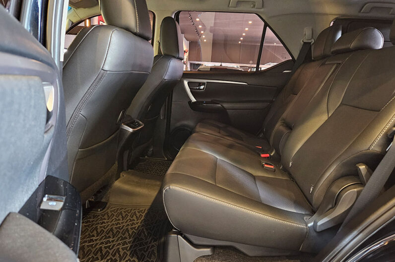 TOYOTA HILUX SW4 2.8 D-4D TURBO DIESEL SRX PLATINUM 7L 4X4 AUTOMÁTICO