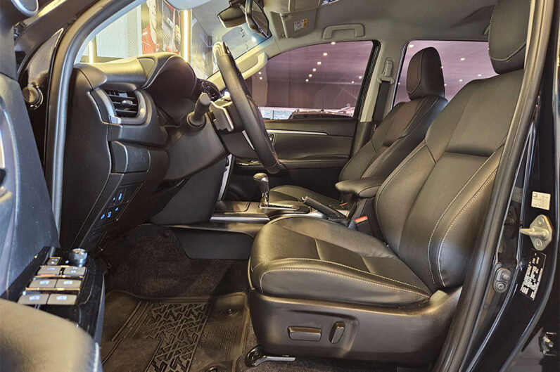 TOYOTA HILUX SW4 2.8 D-4D TURBO DIESEL SRX PLATINUM 7L 4X4 AUTOMÁTICO