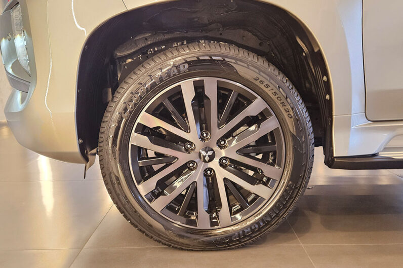MITSUBISHI PAJERO SPORT 2.4 16V MIVEC TURBO DIESEL LEGEND AWD AUTOMÁTICO 2024
