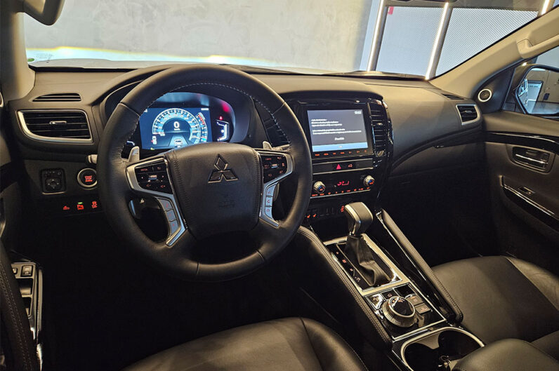MITSUBISHI PAJERO SPORT 2.4 16V MIVEC TURBO DIESEL LEGEND AWD AUTOMÁTICO 2024