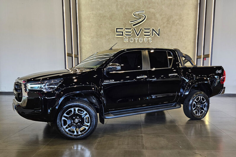 TOYOTA HILUX 2.8 D-4D TURBO DIESEL CD SRX 4X4 AUTOMÁTICO 2024