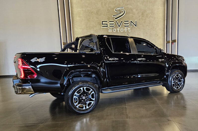 TOYOTA HILUX 2.8 D-4D TURBO DIESEL CD SRX 4X4 AUTOMÁTICO 2024