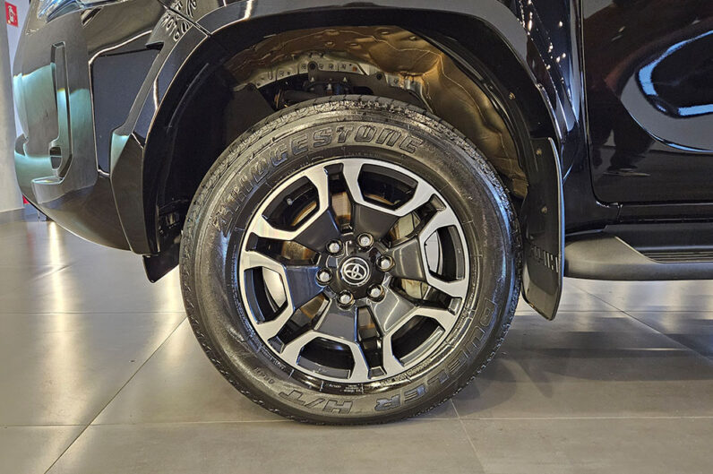 TOYOTA HILUX 2.8 D-4D TURBO DIESEL CD SRX 4X4 AUTOMÁTICO 2024