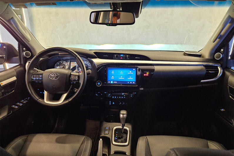TOYOTA HILUX 2.8 D-4D TURBO DIESEL CD SRX 4X4 AUTOMÁTICO 2024