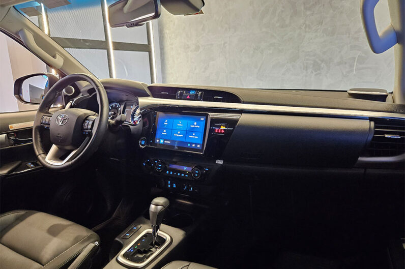 TOYOTA HILUX 2.8 D-4D TURBO DIESEL CD SRX 4X4 AUTOMÁTICO 2024