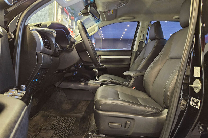 TOYOTA HILUX 2.8 D-4D TURBO DIESEL CD SRX 4X4 AUTOMÁTICO 2024