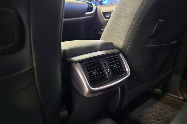 TOYOTA HILUX 2.8 D-4D TURBO DIESEL CD SRX 4X4 AUTOMÁTICO 2024