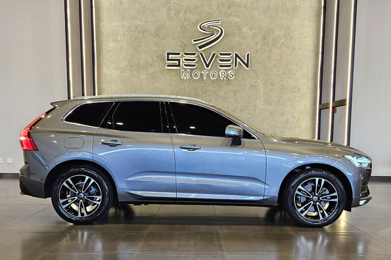 VOLVO XC60 2.0 T5 GASOLINA MOMENTUM AWD GEARTRONIC 2020