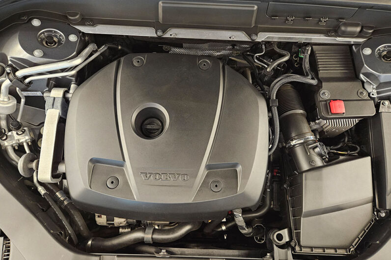 VOLVO XC60 2.0 T5 GASOLINA MOMENTUM AWD GEARTRONIC 2020