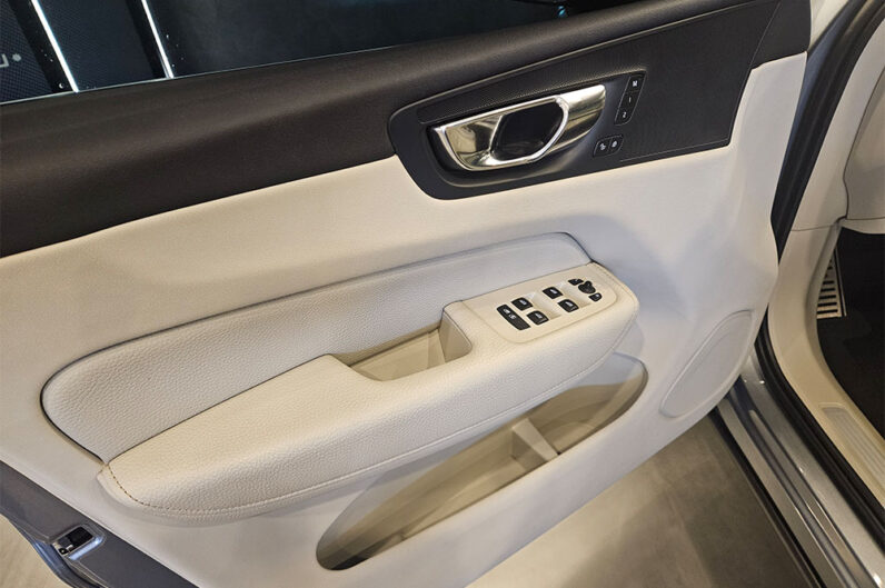 VOLVO XC60 2.0 T5 GASOLINA MOMENTUM AWD GEARTRONIC 2020
