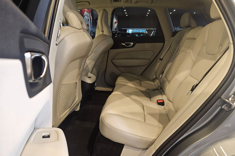 VOLVO XC60 2.0 T5 GASOLINA MOMENTUM AWD GEARTRONIC 2020